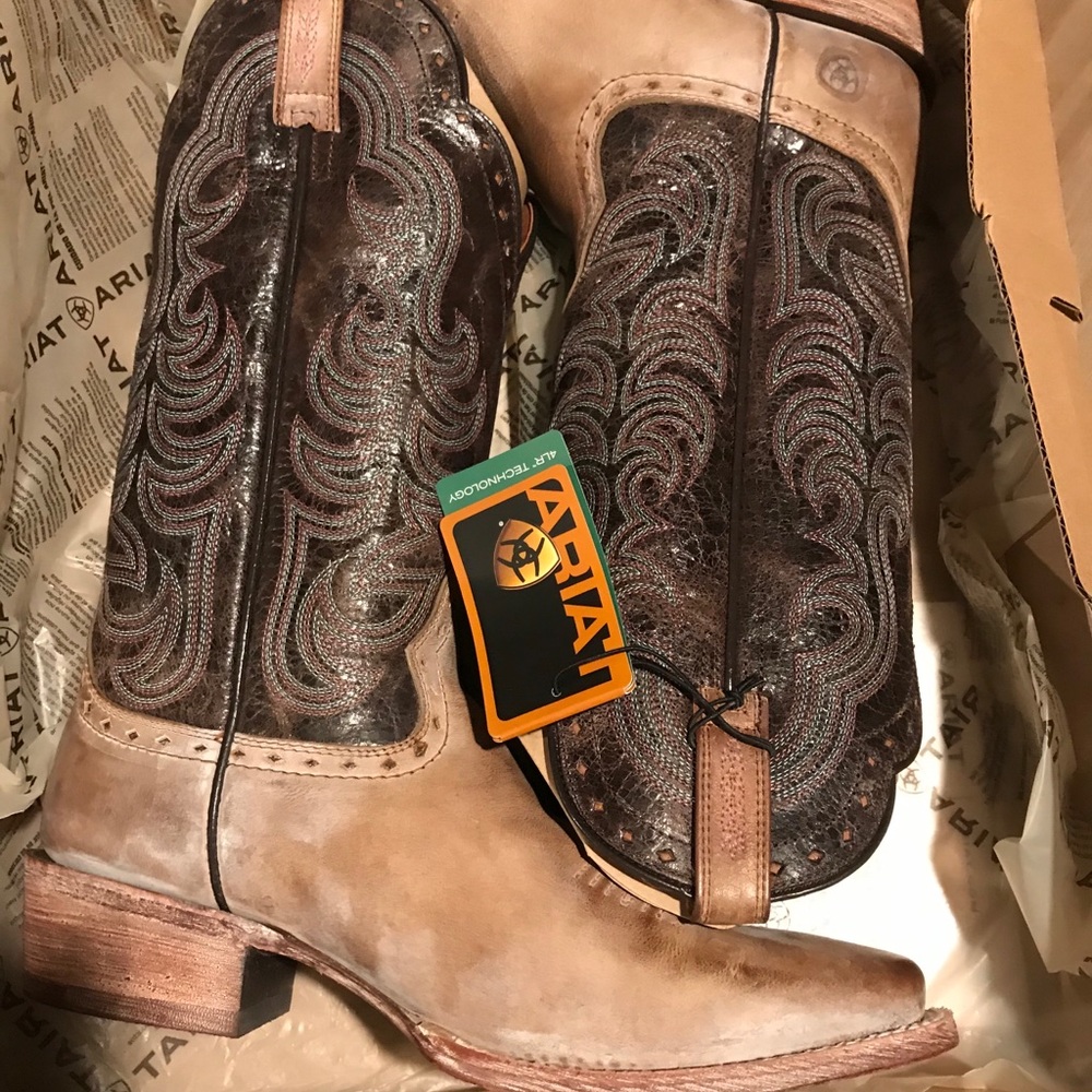 Women’s ARIAT Dress Boots